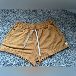 Vuori sweat shorts. Drawstring waist, pockets with zip, super comfy, size small